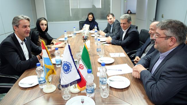فرهاد شریف در دیدار با همتای لوکزامبورگی خود، بر همکاری اتاق ایران جهت پذیرش هیات، هماهنگی ملاقات های موسسات بانکی و مالی اعلام آمادگی کرد.