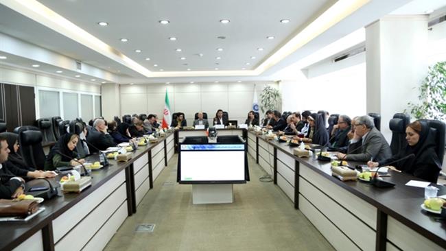 مدیرعامل بورس کالای ایران در نشست بررسی نقش این نهاد در بازار تولیدات صنعتی اذعان داشت که همه صندلی‌های بورس به بخش‌خصوصی تعلق دارد اما اینکه تعدادی از این شرکت‌ها به عنوان خصولتی شناخته می‌شوند مسئله‌ای است مربوط به قانون و باید در جای دیگری حل شود.
