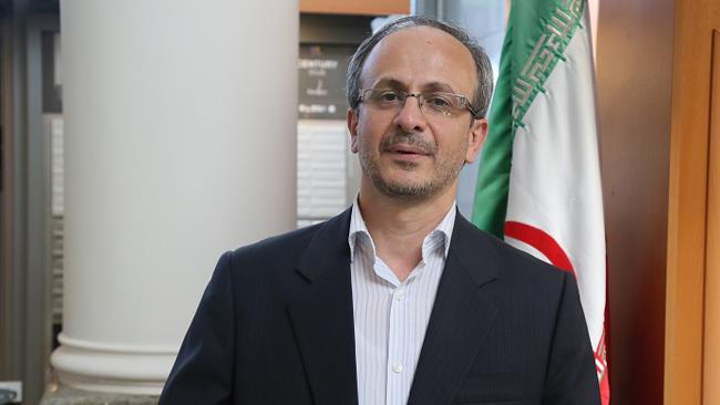 تنها چیزی که باید از جرایم دولتی معاف شود، تولید است. باید تولید واقعی را در کشور تعریف کنیم. تولید، با مونتاژگری تفاوت دارد. نمی‌توان با واردات کالا و مونتاز کردن، کالاهایی را تحت عنوان کالای داخلی وارد بازار کرد و انتظار حمایت داشت. آن چیزی که باید حمایت شود کارآفرینی و تولید واقعی است.