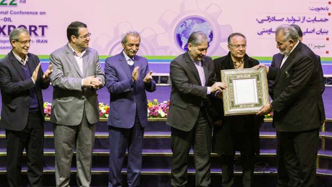 نشان شهروند افتخاری تبریز به سید عبدالوهاب سهل‌آبادی، رئیس اتاق اصفهان و رئیس خانه صنعت، معدن و تجارت ایران، اعطا شد.