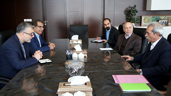 رئیس اتاق ایران در دیدار با سفیر جدید ایران در برزیل، بر لزوم افزایش همکاری استان های دو کشور در تحقق اهداف اقتصادی تاکید کرد.