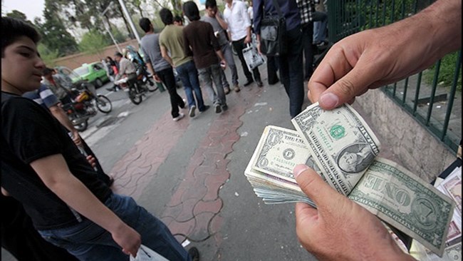 عضو هیات نمایندگان اتاق تهران می‌گوسد: دولت برای جلوگیری از افت صادرات و همچنین تامین ارز مورد نیاز برای هزینه‌های جاری، باید امسال به سمت یکسان‌سازی نرخ ارز حرکت کند.