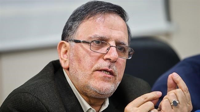 ولی‌الله سیف، رئیس‌کل بانک مرکزی طی یادداشتی در کانال تلگرامی خود با بیان اینکه بخشنامه بانک مرکزی درباره نرخ سود در عمل باعث شد بخش قابل‌توجهی از سپرده‌های کوتاه‌مدت عادی به سپرده‌های با ماندگاری بالاتر تبدیل شود، نوشت: به این وسیله نه‌تنها سیالیّت منابع بانک‌ها به میزان زیادی کاهش یافت بلکه آسیب‌های احتمالی بازار ارز از سیاست بانک مرکزی نیز به‌خوبی مدیریت شد.