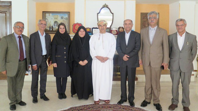 اعضای هیات رئیسه جدید اتاق مشترک بازرگانی ایران و عمان با حضور در سفارت عمان در تهران با سفیر این کشور دیدار کردند.