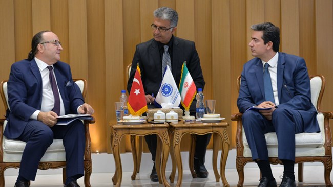نایب‌رئیس اتاق ایران در نشست با رئیس اتاق صنعت کوجالی ترکیه بر لزوم تغییر مدل همکاری‌های اقتصادی ایران و ترکیه برای استفاده بیشتر و هم‌افزایی در ظرفیت‌های اقتصادی دو کشور تأکید کرد.
