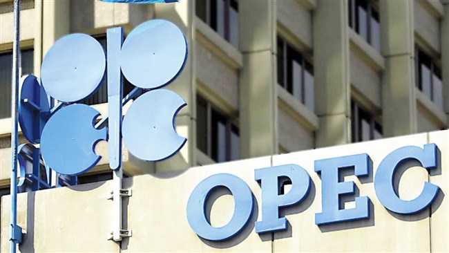 قیمت‌های نفت روز چهارشنبه تحت تاثیر تردیدها نسبت به توافق اوپک و روسیه برای تمدید کاهش تولید است و همچنین انتشار آمار افزایش غیرمنتظره ذخایر نفت آمریکا کاهش یافت.