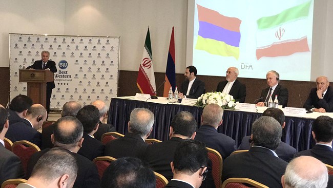 دیروز همایش تجاری ارمنستان-ایران با حضور محمدجواد ظریف، وزیر امور خارجه کشورمان و تعدادی از فعالان اقتصادی دولتی و خصوصی دو کشور، در ایروان برگزار شد. ظریف در این همایش، بخش خصوصی را موتور محرکه پیشبرد و توسعه روابط همه‌جانبه تجاری و اقتصادی بین دو کشور عنوان کرد.