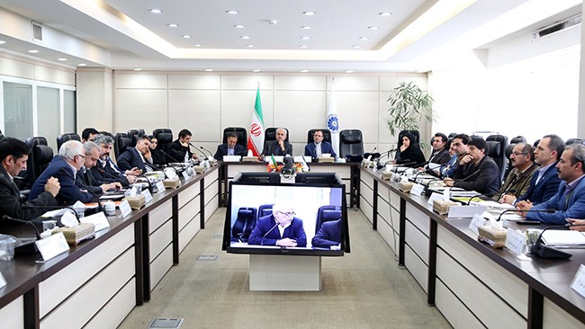 دبیران اجرایی اتاق‌های استانی با حضور در اتاق ایران ضمن شرکت در کارگاه آموزشی، دیدگاه های خود را با عضو هیات رئیسه و دبیر کل اتاق ایران در میان گذاشتند.