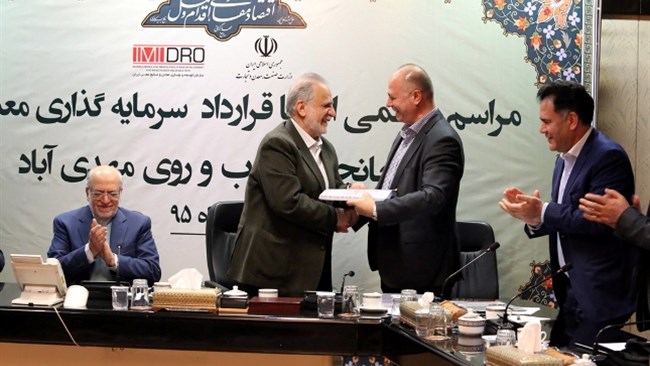 بر اساس اظهارات وزیر صنعت، معدن و تجارت بزرگ‌ترین قرارداد صنعت روی ایران به ارزش یک میلیارد دلار با حضور کنسرسیومی از شرکت‌های خصوصی، به امضا رسید.