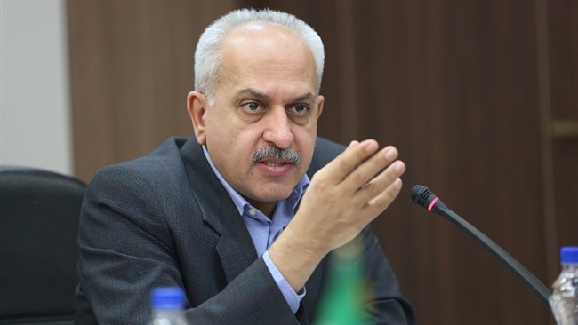 کیوان کاشفی، عضو هیات رئیسه اتاق ایران با واردات پرتقال توسط دولت را مورد انتقاد قرار داد و گفت دولت باید به بخش خصوصی اعتماد کند.