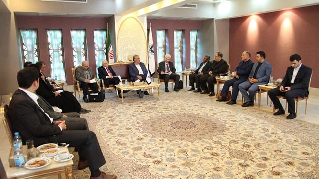 سید عبدالوهاب سهل‌آبادی رئیس اتاق اصفحان در دیدار با هیات سوری تاکید کرد: ایران و سوریه دارای روابط سیاسی، اقتصادی و فرهنگی بسیار نزدیک هستند و این روابط می‌تواند در دوران بازسازی سوریه وارد مرحله جدیدی شود.