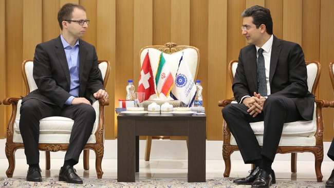 پدرام سلطانی نایب رئیس اتاق ایران در دیدار با مارکو پالاسیا نایب رئیس اتاق تچینو سوئیس بر ضرورت گسترش روابط بانکی میان دو کشور تاکید کرد.