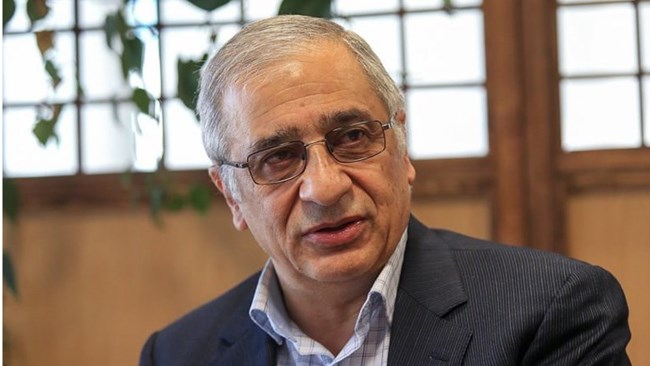 کارشناسان رشد اقتصادی بین4 تا 5 درصد را برای سال 96 پیش‌بینی می‌کنند و معتقدند مدیریت تورم، بازار نرخ ارز و اصلاح نظام بانکی از مهم‌ترین الزامات پیش ‌روی سیاست‌گذاران در سال جاری است.