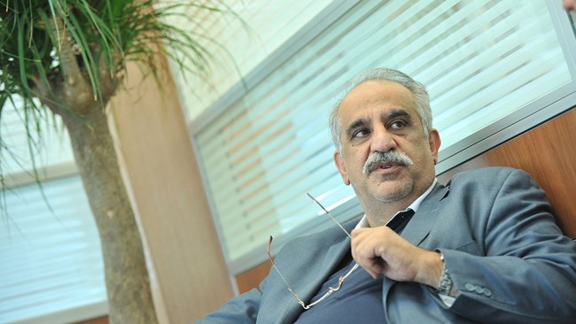 رئیس کل گمرک ایران از تعدد و گوناگونی مجوزهای لازم برای صادرات و واردات کالا انتقاد کرد.