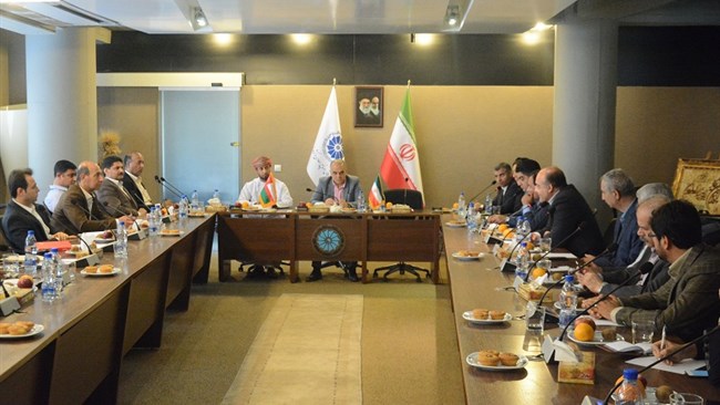 نشست همکاری‌های اقتصادی ایران و عمان در اتاق شیراز برگزار شد و طرفین بر گسترش فعالیت‌های اقتصادی و بازرگانی میان ایران و عمان تأکید کردند.