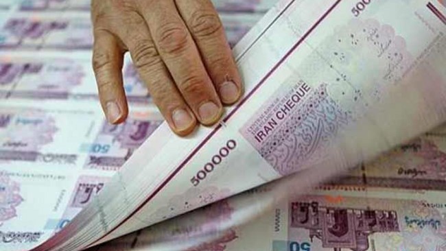 آمارهای رسمی بانک مرکزی نشان می‌دهد حجم نقدینگی از پایان سال ۹۲ تا پایان بهمن ۹۵ حدود 107درصد رشد کرده؛ آیا این رشد طبیعی است و در آینده باعث بروز تورم شدید و ملتهب شدن بازارها نخواهد شد؟