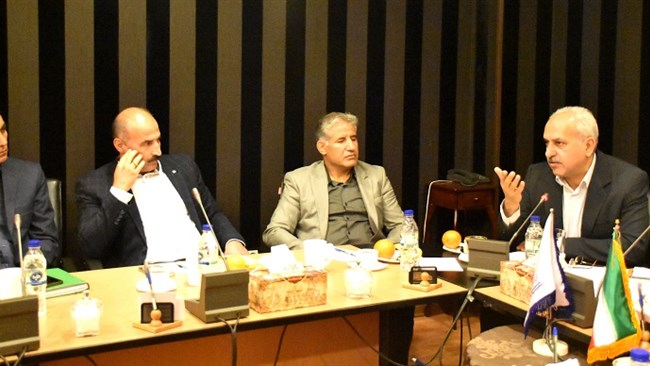 کیوان کاشفی عضو هیات رئیسه اتاق ایران بر ضرورت استفاده از ظرفیت مرزها برای تجارت تاکید کرد.