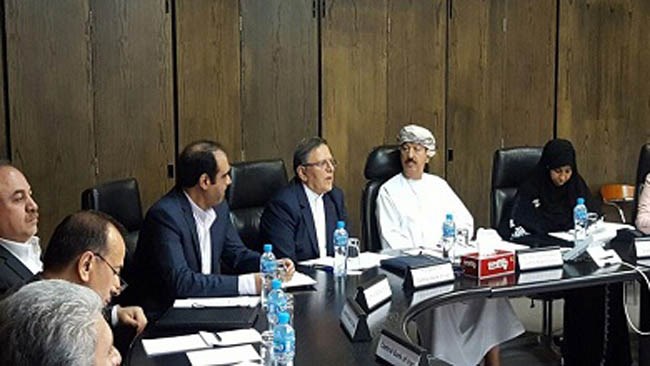 در سفر روز گذشته رئیس‌کل بانک مرکزی به عمان، دو کشور برای گسترش همکاری‌های دوجانبه به توافقاتی دست یافتند که از آن جمله می‌توان به اتصال شبکه‌های پرداخت بانکی دو کشور از طریق سیستم سوییچ‌های دو طرف اشاره کرد.