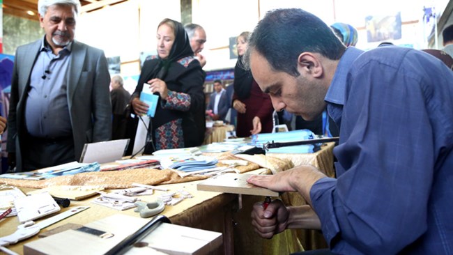 نمایشگاه محصولات تولیدی و خدماتی استان همدان در اتاق ایران برگزار شد.