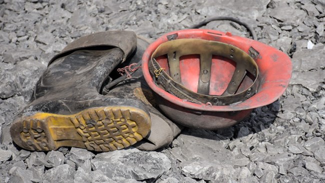 در پی وقوع حادثه انفجار در معدن زغال زمستان یورت آزادشهر رییس سازمان نظام مهندسی معدن ایران از احضار هیات مدیره این معدن توسط وزیر صنعت خبر داد.