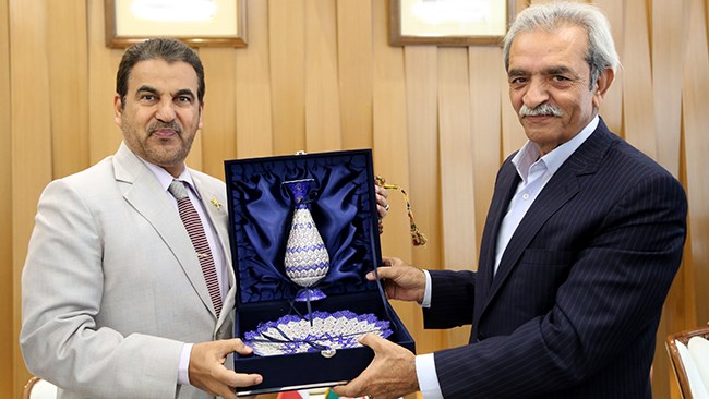غلامحسین شافعی رئیس اتاق ایران در دیدار با سفیر عمان در تهران از روابط نزدیک دو کشور به عنوان فرصتی برای توسعه روابط اقتصادی یاد کرد.