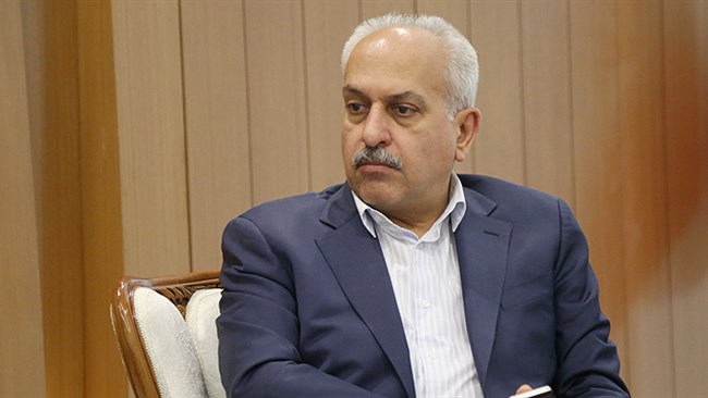 رئیس اتاق کرمانشاه معتقد است صادرات از مرزهای استان کرمانشاه کاهش یافته است و بایدفکری به حال این موضوع شود.