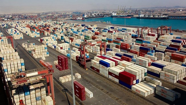 گزارش گمرک ایران از تجارت خارجی در 4 ماه ابتدایی امسال نشان می‌دهد که میزان واردات فراتر از صادرات بوده است.