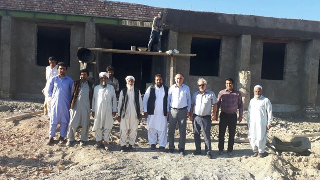 علی‌اصغر خامنوی، مدیرعامل جامعه نیکوکاری ابرار، در بازدید از دو مدرسه نیمه‌ساخته سیستان و بلوچستان رویکرد ابرار را پرهیز از کمک‌های اعانه‌ای و تمرکز بر توانمندسازی اعلام کرد.