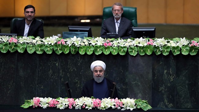 امروز معاون پارلمانی رئیس‌جمهور، فهرست وزرای پیشنهادی برای تصدی 17وزارتخانه دولت دوازدهم را به مجلس ارائه کرد، بر این اساس هنوز وزیر پیشنهادی وزارت علوم مشخص نیست و از 8 وزارتخانه اقتصادی همچنان 4 وزیر در سمت خود ابقا می‌شوند.