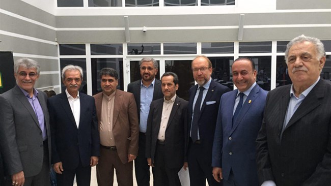 هم‌زمان با سفر هیات اقتصادی ایران به اوکراین، رئیس کمیسیون گردشگری اتاق ایران در دیدارهای جداگانه با مسئولان گردشگری اوکراین برای توسعه روابط گردشگری به تبادل نظر پرداخت.