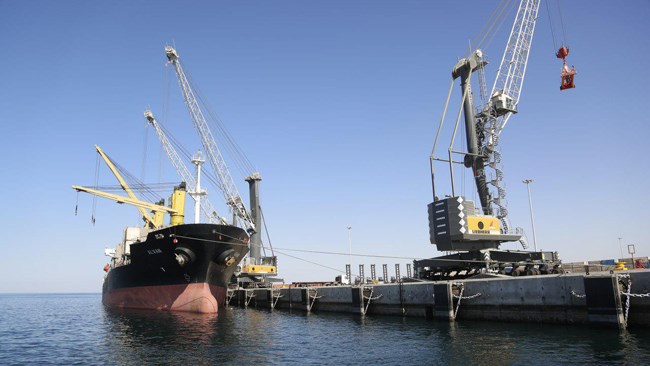 عملیات تخلیه بزرگترین کشتی و اولین محموله ذرت در بندر شهید بهشتی چابهار آغاز شد.