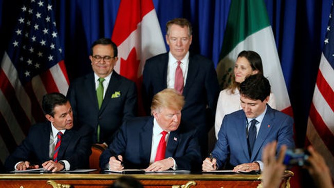 در حاشیه اجلاس گروه جی ۲۰ در بوینس آیرس آرژانتین، روسای جمهور آمریکا، کانادا و مکزیک قرارداد سه‌جانبه تجاری موسوم به نفتای جدید را امضاء کرد.