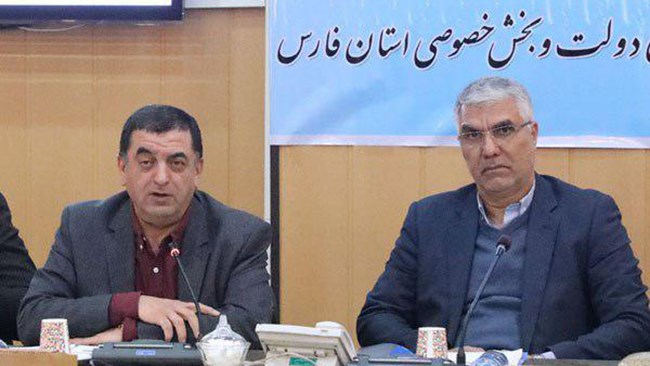 جمال رازقی، رئیس اتاق شیراز معتقد است شهرداری شیراز باید در راستای کمک و تقویت به واحدهای تولیدی این شهر، آن ها را از پرداخت عوارض از تابلوهای کسب، پیشه و تجارت معاف کند.