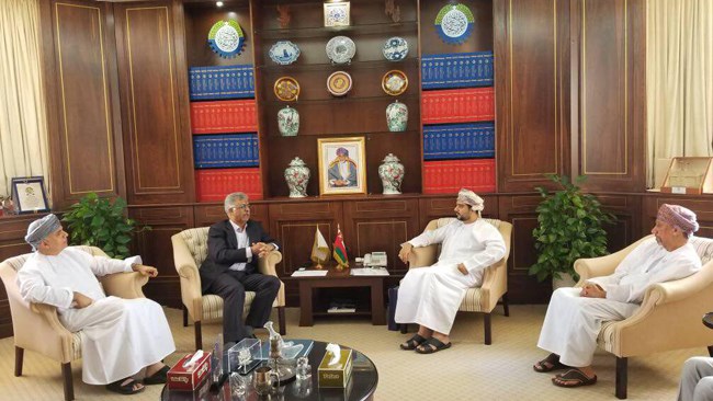 رئیس اتاق مشترک بازرگانی ایران و عمان در دیدار با مسئولان بخش خصوصی و مقام‌های دولتی در عمان، موضوع تسهیل روابط تجاری و سرمایه‌گذاری دو کشور را مورد بحث و بررسی قرار داد.