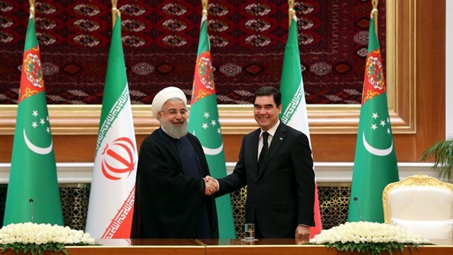 ایران و ترکمنستان در جریان سفر حسن روحانی به عشق آباد و دیدار او با قربانقلی بردی محمد اف رئیس جمهور ترکمنستان، 13 سند و یادداشت تفاهم همکاری امضا کردند.