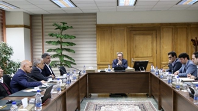 رئیس کل بانک مرکزی در دیدار با اعضای هیئت مدیره کانون صرافان ایران با تاکید بر نقش مهم صرافی ها در اقتصاد کشور گفت: قصد حذف و تعطیلی صرافی‌ها را نداریم.