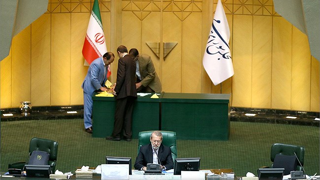 صبح امروز بهارستان شاهد انتخابات هیات رئیسه مجلس بود؛ در این انتخابات علی لاریجانی به عنوان رئیس، علی مطهری و مسعود پزشکیان به عنوان نایب‌رئیس مجلس انتخاب شدند.