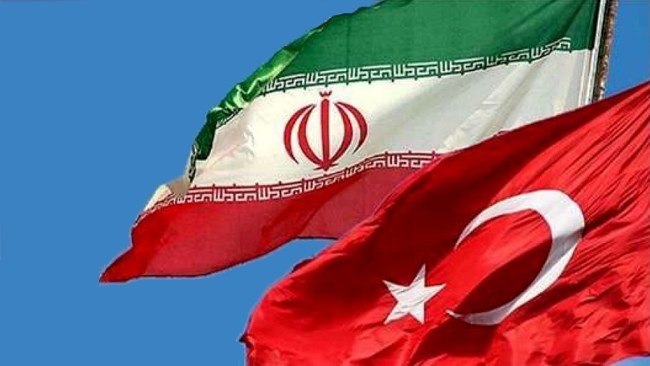 رئیس­ اتاق مشترک ایران و ترکیه از کاهش حجم تجارت ایران و ترکیه از ۲۲ میلیارد دلار به ۱۱ میلیارد دلار پس از تعیین تعرفه ترجیحی خبر داد.