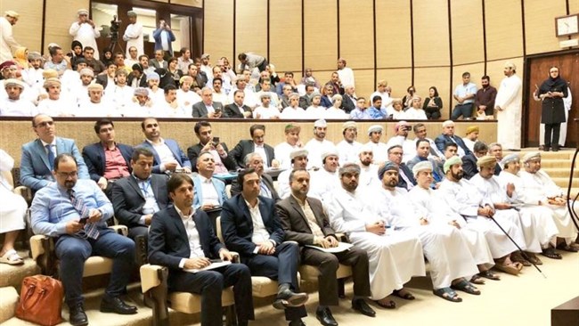 همزمان با حضور هیات تجاری بخش خصوصی ایران در عمان، همایش تجاری ایران و عمان صبح امروز در مسقط برگزار شد.