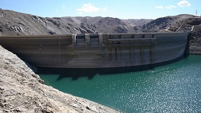 آمارها حاکی از این است که به واسطه کاهش بارندگی، مخازن سدهای کشور همچنان با کم‌آبی روبروست به گونه‌ای که مخازن 72 سد بزرگ کشور کمار از 40 درصد پر آب است.
