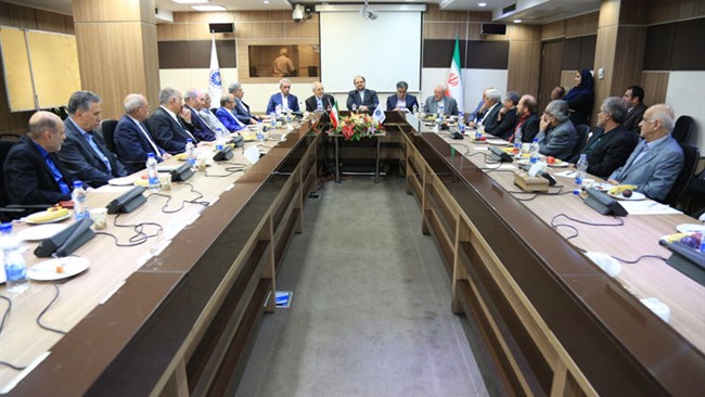 اعضای شورای عالی پیشکسوتان اتاق ایران در تازه‌ترین نشست خود که با حضور وزیر صنعت، معدن و تجارت برگزار شد خواستار پایان دادن به نگاه‌های امنیتی و کنترلی در کنار توجه به نظرات مشورتی بخش خصوصی شدند.