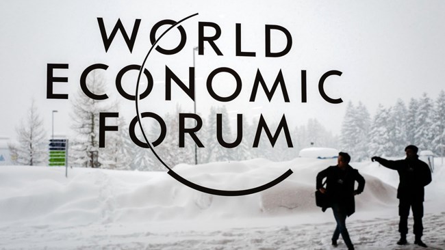 سی و دومین اجلاس سالانه مجمع جهانی اقتصاد که از روز سه‌شنبه با حضور دهها تن از شخصیت‌های شناخته‌شده جهان در شهر کوچ داووس در دامنه‌ کوه‌های آلپ در سوئیس آغاز شده بود، روز جمعه پس از چهار روز کاری فشرده به پایان رسید.