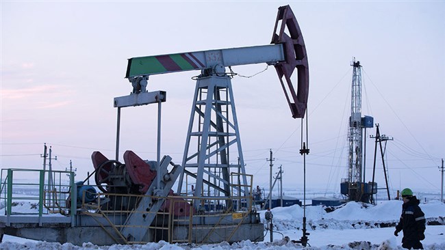 روسیه برخلاف عربستان نگرانی چندانی بابت کاهش قیمت نفت از خود نشان نمی‌دهد و حتی قصد ندارد تولید نفت خود را به میزان چشمگیری نسبت به قبل کاهش دهد.
