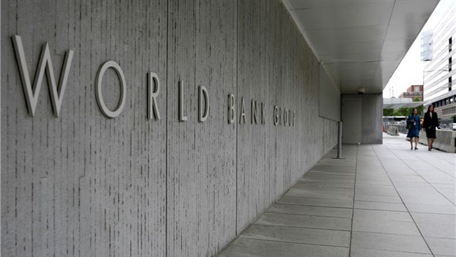 بانک جهانی با پیش بینی کاهش یافتن اثر تحریم های آمریکا بر اقتصاد ایران در سال آینده اعلام کرد اقتصاد ایران در این سال از رکود خارج شود.
