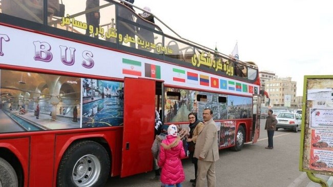 با آن‌که سازمان راهداری و حمل و نقل جاده‌ای، اتوبوس‌های گردشگران خارجی را از «ممنوعیت‌ خدمات دربستی» معاف کرده است اما جواز مربوطه همچنان برای این اتوبوس‌ها صادر نمی‌شود.