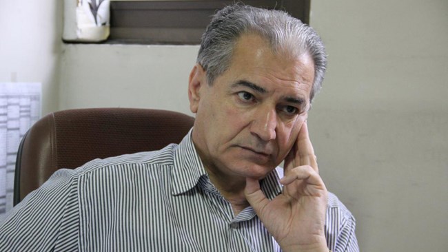 محمدقلی یوسفی در یادداشتی با تاکید بر اینکه  دولت باید متناسب با دخل و خرج خود کار کند و نهادهای عمومی باید کوچک شوند و بخش خصوصی جای آنها را بگیرد، نوشته است:در حال حاضر ما وارث یک بروکراسی هستیم که بزرگ است و باید کوچک شود. هدف دولت باید این باشد که چطور این اتفاق بیفتد و از این طریق هزینه‌ها کم شود.