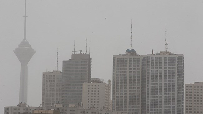آلودگی هوا سالانه ۲۲۵ میلیارد دلار از اقتصاد جهان را از بین می‌برد. اقتصاد ایران نیز هر سال ۲.۳ درصد از تولید ناخالص داخلی خود را به دلیل آلودگی هوا از دست می‌دهد.