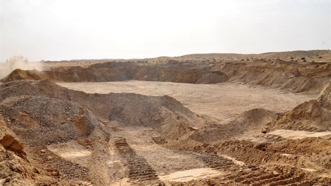 سازمان محیط‌زیست حدود دو ماه پیش صراحتاً اعلام کرد که قاچاق خاک وجود دارد اما اخیراً وجود این مسئله را انکار کرده است.