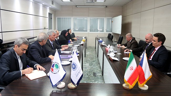 محمدرضا کرباسی معاون امور بین‌الملل اتاق ایران روز گذشته با استفانک چومبا سفیر جمهوری چک در ایران دیدار و گفت‌وگو کرد.