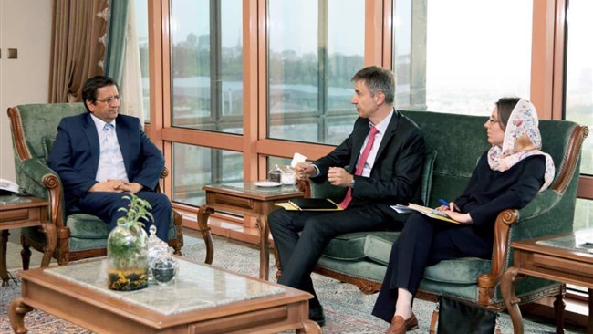 در دیدار رئیس‌کل بانک مرکزی با سفیر ترکیه و سفیر سوئیس در ایران به روابط تجاری و روابط بانکی بین این کشورها با ایران تاکید شد.